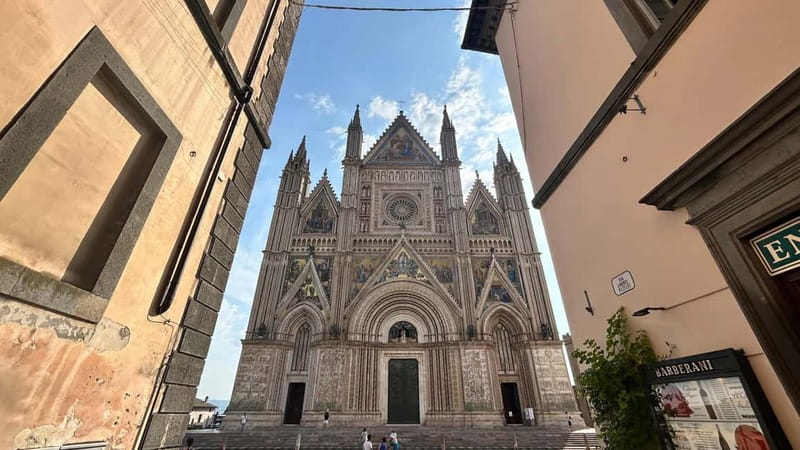 Rome: Assisi, Civita di Bagnoregio and Orvieto Day Tour - Civita di Bagnoregio, Italy’s Dying City: the pedestrian bridge and those stone-lane views