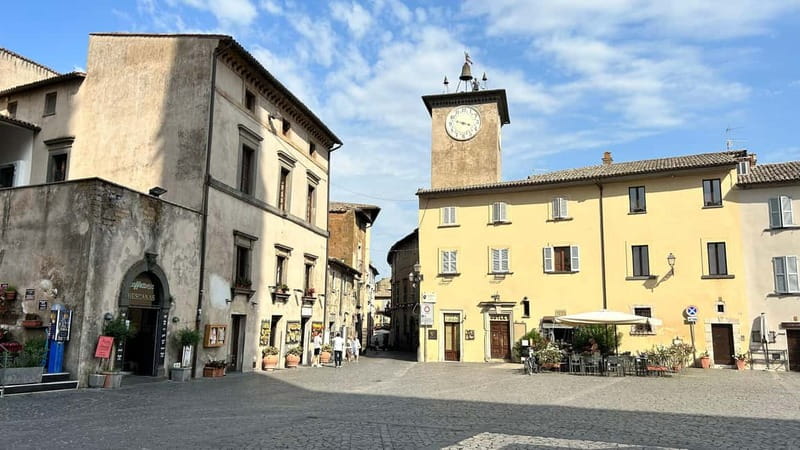Rome: Assisi, Civita di Bagnoregio and Orvieto Day Tour - Comfort, pace, and climbing: what the physical reality feels like