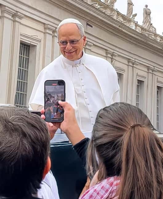 Rome: Audience Pope Leo XIV with guided tour - Passing the square’s landmarks like you actually understand them