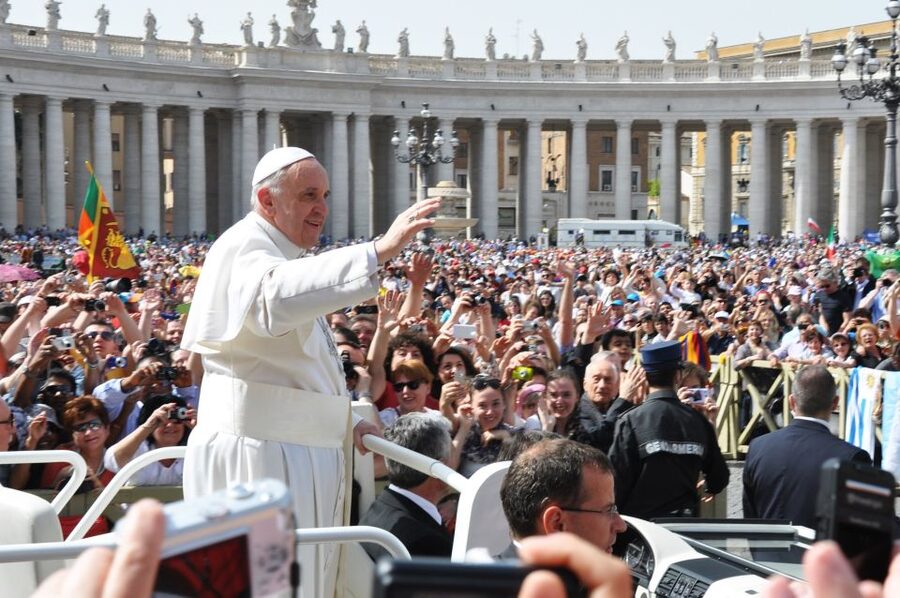 Rome: Audience Pope Leo XIV with guided tour - Winter vs. warmer months: the inside-outside factor