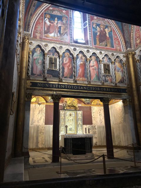 Rome: Basilica of St John Lateran & Holy Steps 1-Hour Tour - Acheiropoieta, Last Supper wood, and why symbols matter for non-experts