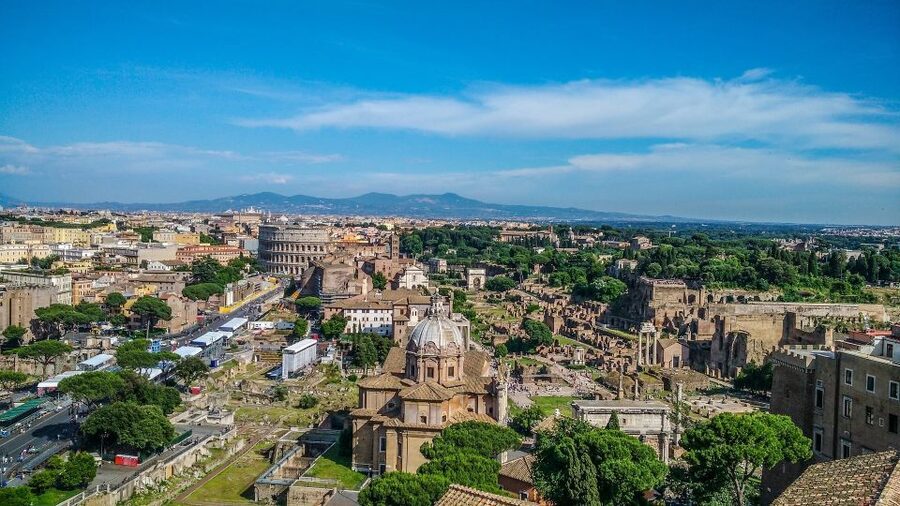 Rome: Best of Colosseum and Roman Forum Guided Tour - How guides like Valerie and Emanuela change the experience