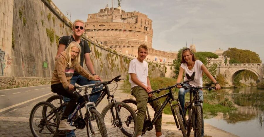 Rome: Bike Rental 4-hours - Using the city app audioguide to make the ride stick