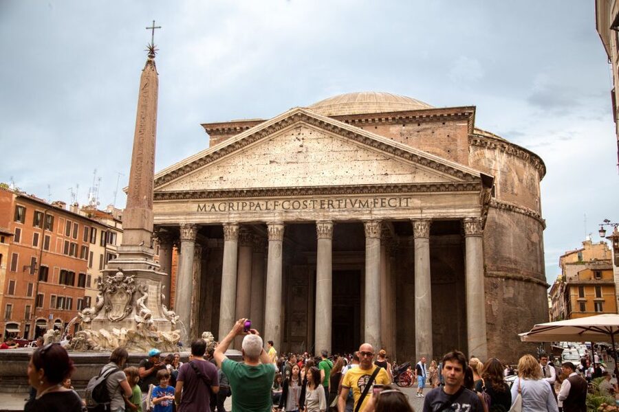 Rome by Night: 3-Hour Guided Walking Tour - The guides matter, and the headsets help a lot