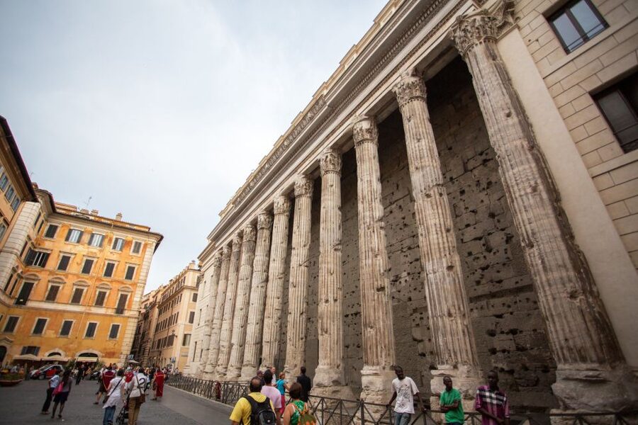 Rome by Night: 3-Hour Guided Walking Tour - Colosseum at night: seeing the scale, not buying entry