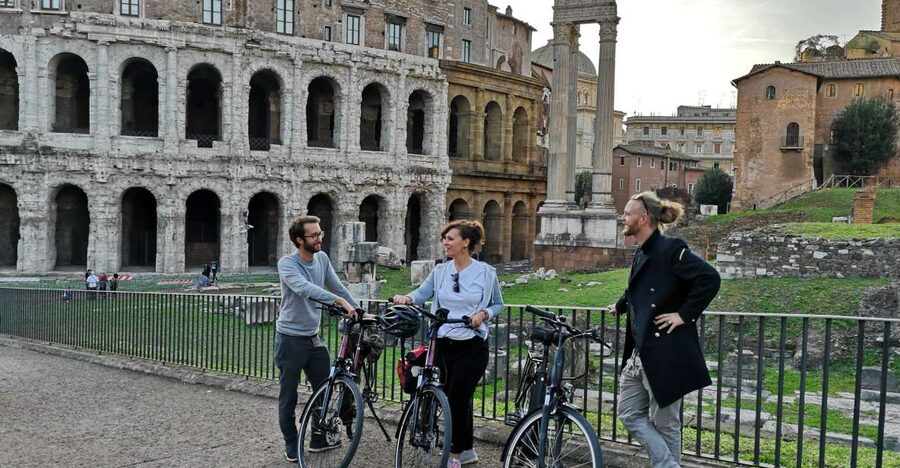 Rome By Night: Small Group E-Bike Tour - Trevi Fountain and the Spanish Steps at Night: Photos, Movement, and Reality