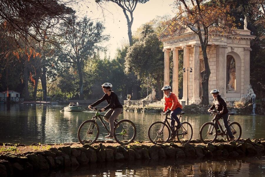 Rome: Cannondale E-Bike Tour of Top Landmarks & More - Meeting near the Colosseum: starting in the right place