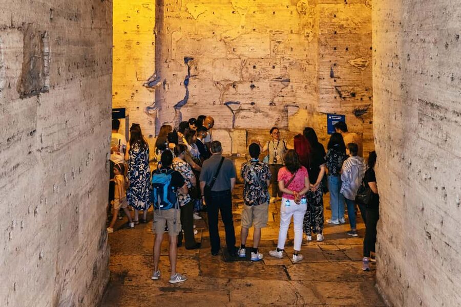 Rome: Castel Sant'Angelo Skip-the-Line Guided Tour - Art, sculpture, and the pope side of the story