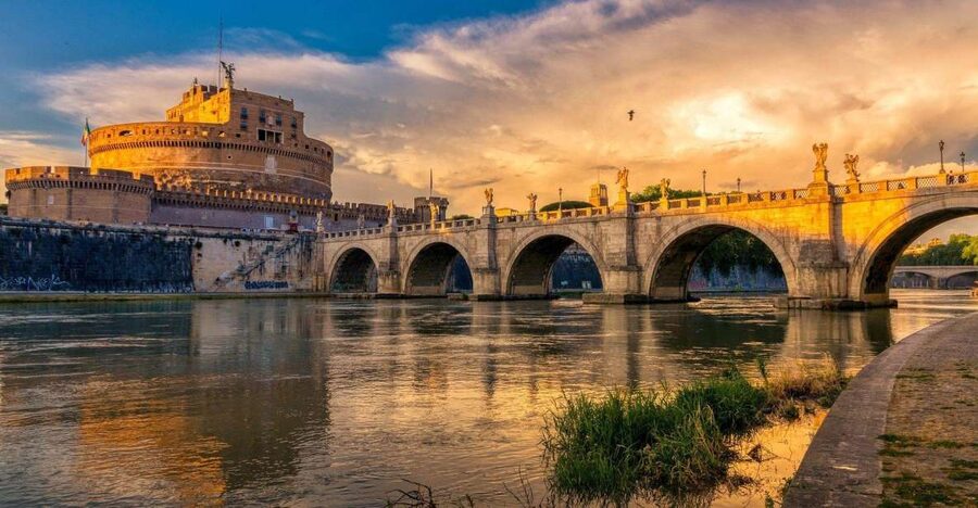 Rome: Castel Sant'Angelo Tour With Skip-the-line Access - Stop 1: St. Angelo Bridge, your setup before the castle