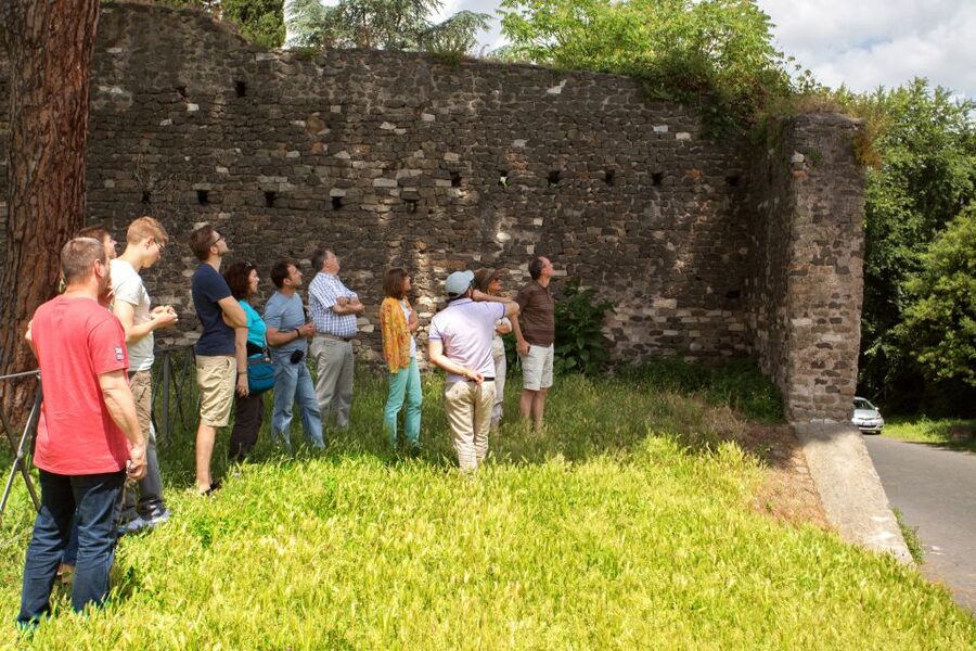 Rome: Catacomb of St. Callixtus and Appian Way Guided Tour - Aqueduct Park Views: Parco degli Acquedotti and the Sound of Engineering