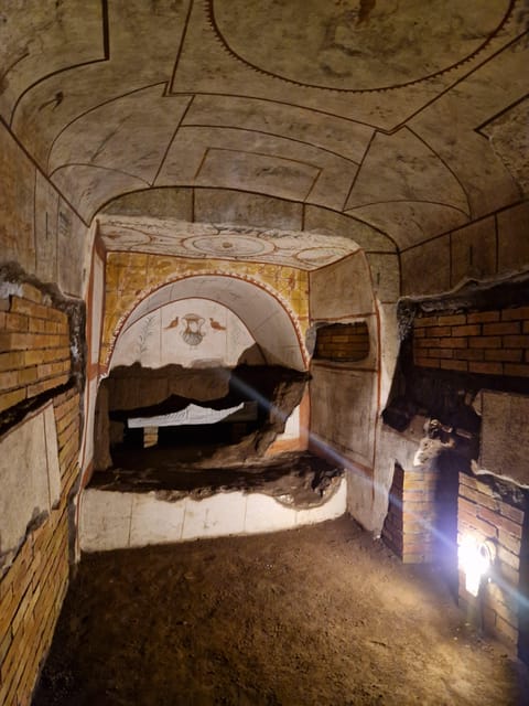 Rome: Catacombs Express ENGLISH Guided Tour - SKIP THE LINE - Understanding burial rites and how the community used the underground