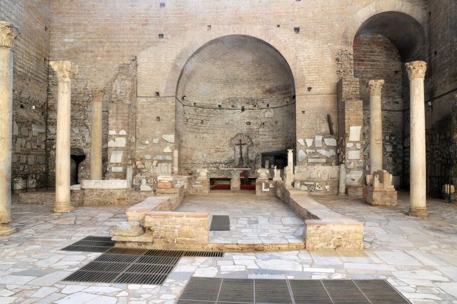 Rome: Catacombs of Domitilla Entry Ticket & Guided Tour - Descending to the Flavians Hypogeum: where pagan burial became Christian