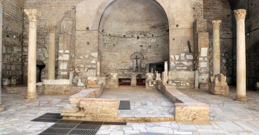 Rome: Catacombs of Domitilla Entry Ticket & Guided Tour - Frescoes with pagan and Christian mixes, and why the guide’s reading matters
