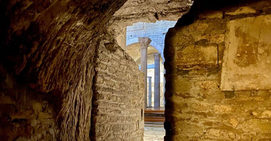 Rome: Catacombs & St Clement's Underground Semi-Private Tour - The 14-meter descent: what to expect underground