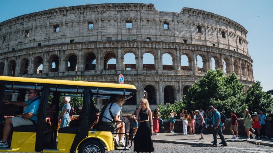 Rome: City Highlights Golf Cart Tour with Local Guide - Trevi Fountain coin toss, and how to get the best moment