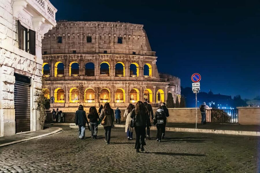 Rome: City Highlights Moonlight Walking Tour - Starting Points at Piazza d’Aracoeli or Piazza di Pasquino, and Why It Helps