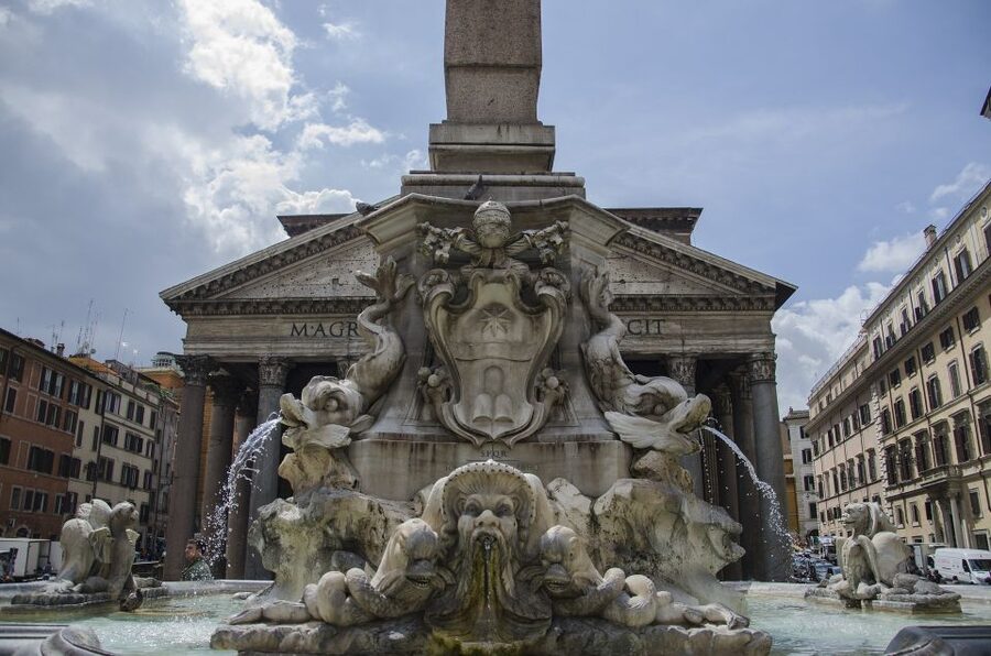 Rome: City Highlights Walking Tour - Via del Corso: from fashion street to a classic Roman spine