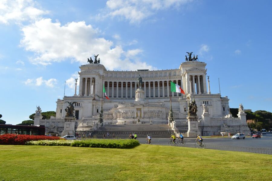 Rome: City Highlights Walking Tour - Campo de’ Fiori: the last stop with real local energy