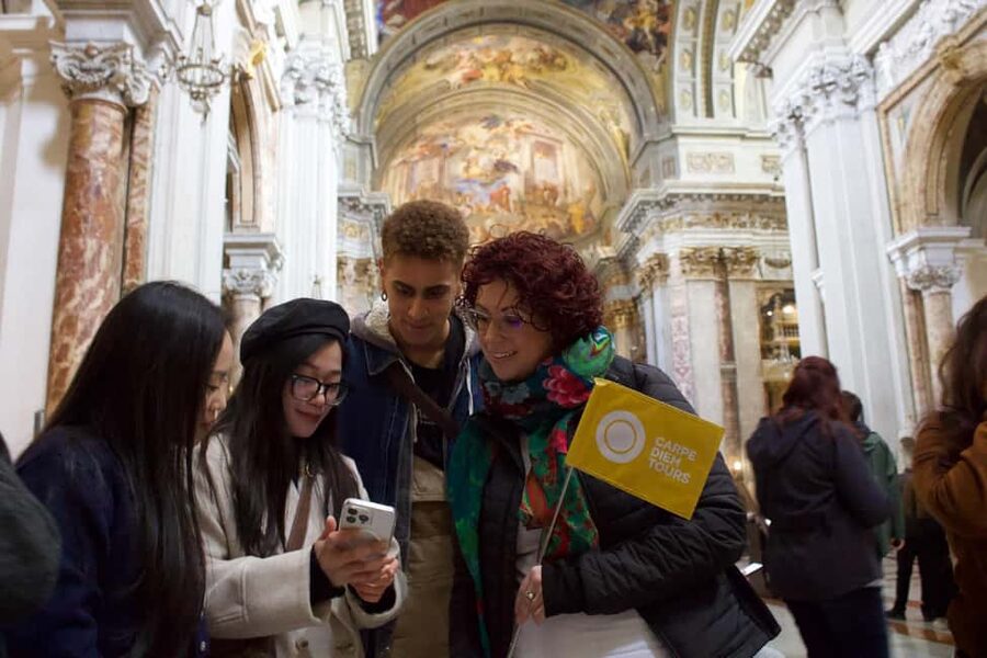 Rome: City Walking Tour in English or Spanish - Trevi Fountain for 30 Minutes, Plus Galleria Sciarra for a Different Kind of Rome