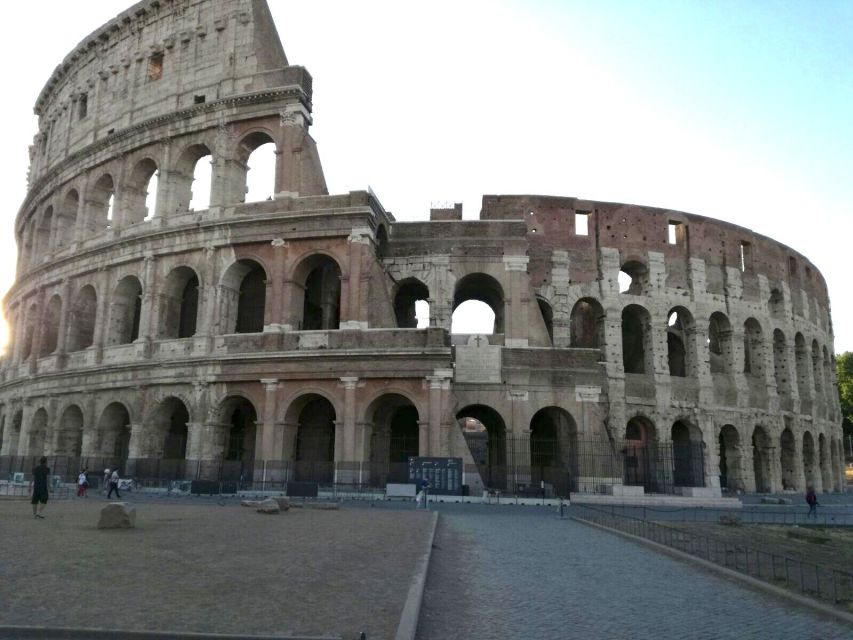 Rome: Colosseum and Palatine Hill Guided Walking Tour - Meeting at Gladiator Tours in Front of Ludus Magnus, Then Moving