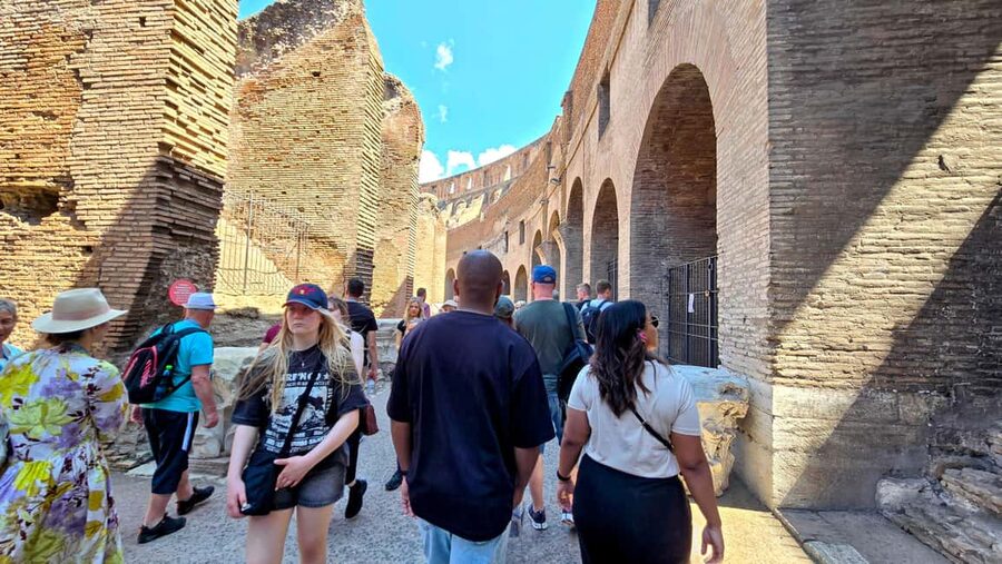 Rome: Colosseum Express Tour and Roman Forum Access - Guides that people rave about, and why that matters in Rome