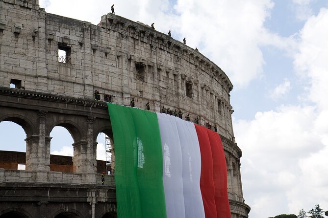 Rome: Colosseum Express Tour with Forum & Palatine Access - Your Guided Colosseum Hour: Gladiators, Animals, and Emperors