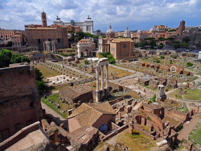 Rome: Colosseum, Forum, and Palatine Hill Guided Tour - Palatine Hill: ruins, elite living, and a view over Rome