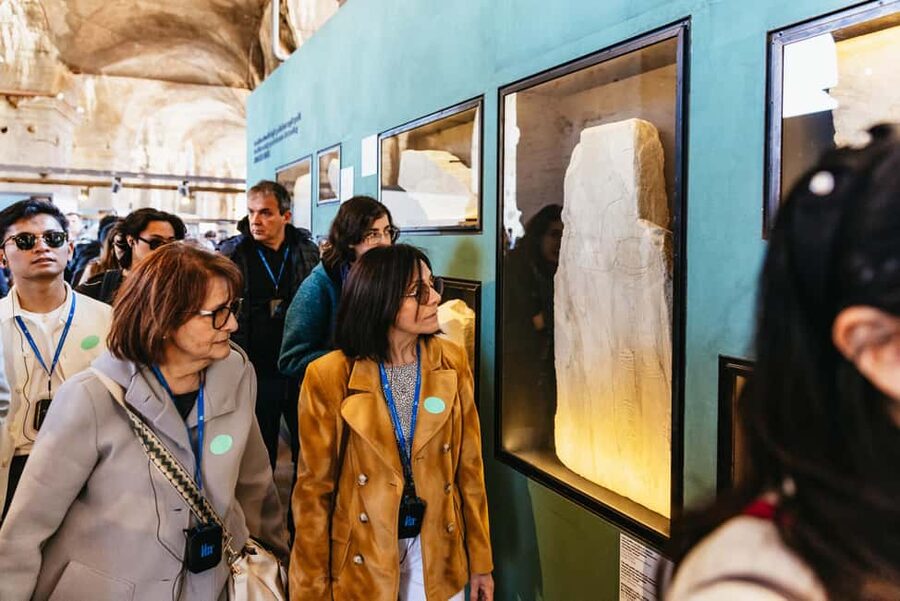 Rome: Colosseum, Forum & Palatine Hill Tour & Optional Arena - Palatine Hill: the origin myth and the power of the elite