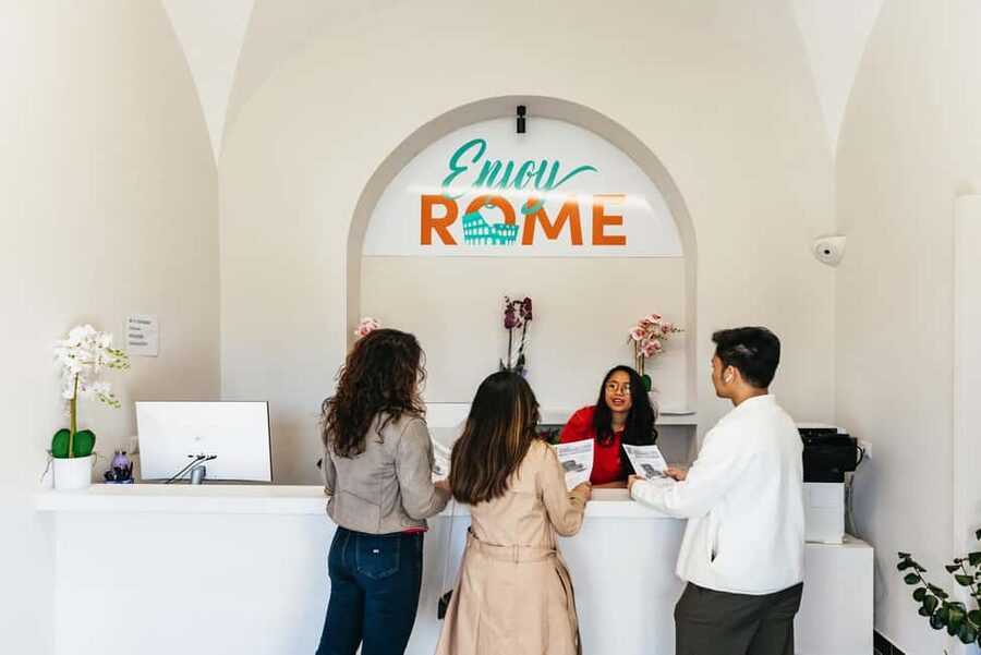 Rome: Colosseum, Forum & Palatine Hill Tour & Optional Arena - Languages and guides: how you’ll experience the storytelling