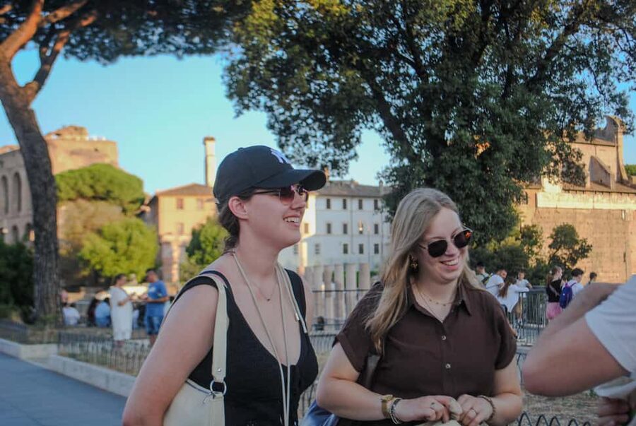Rome: Colosseum, Forum & Palatine Hosted Entry Experience - Entering the Colosseum with the Official Audio Guide App and Digital Map