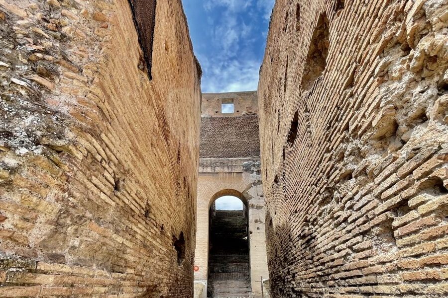 Rome: Colosseum Guided Tour with Entry Tickets - Meeting at Via del Colosseo 41 and the reality of security lines