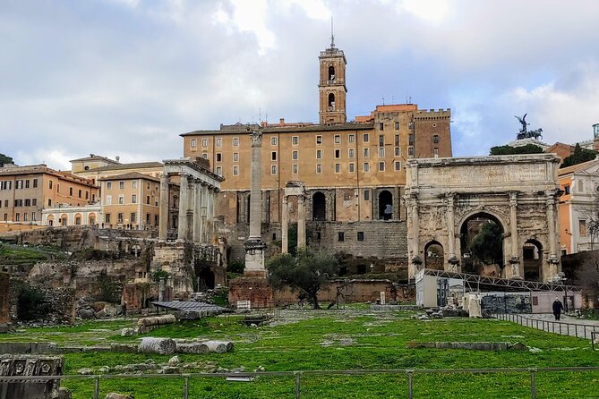Rome: Colosseum Guided Tour with Roman Forum and Palatine hill - Timing, group size, and how the tour stays on track