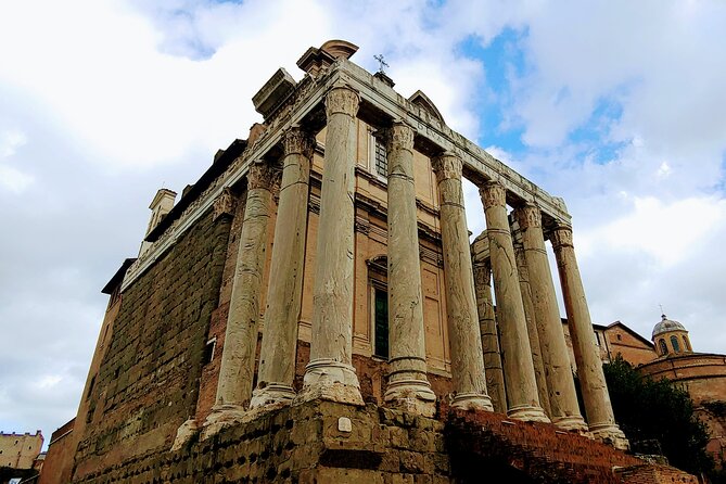 Rome: Colosseum Guided Tour with Roman Forum and Palatine hill - Where to meet, and what to bring for smooth entry