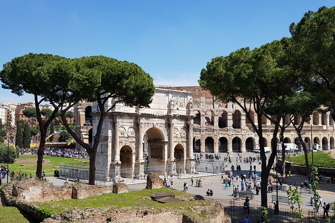 Rome: Colosseum, Palatine Hill and Roman Forum Guided Tour - Getting Oriented Outside the Colosseum