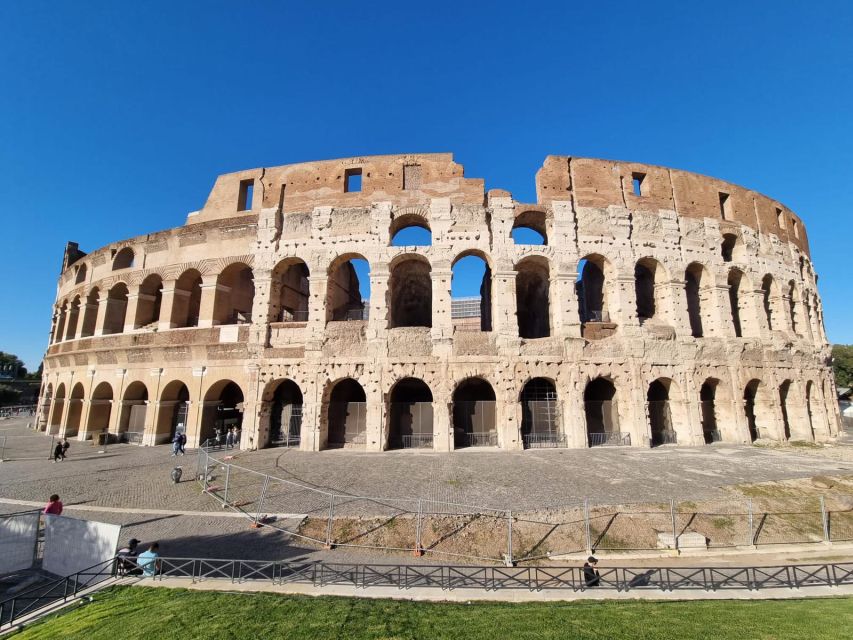 Rome: Colosseum, Palatine Hill and Roman Forum Guider Tour - Palatine Hill: Octavian Augustus, Elite Residences, and a Hill Worth Walking