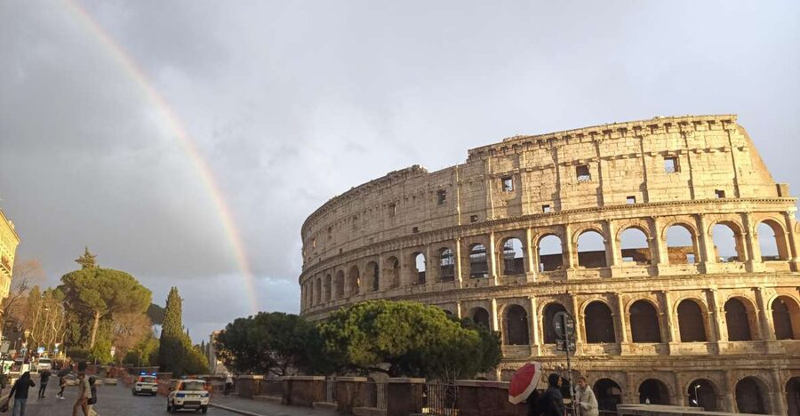 Rome: Colosseum, Palatine Hill, & Roman Forum Walking Tour - Roman Forum: where the ruins become a working city