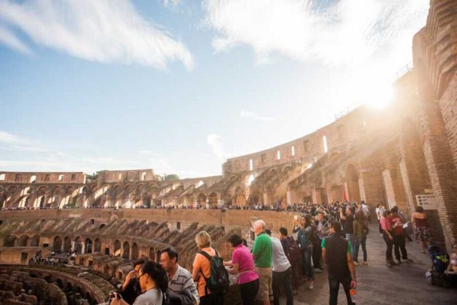 Rome: Colosseum, Palatine & Roman Forum Tour w/Entry Ticket - The guided handoff to the Roman Forum and Palatine Hill