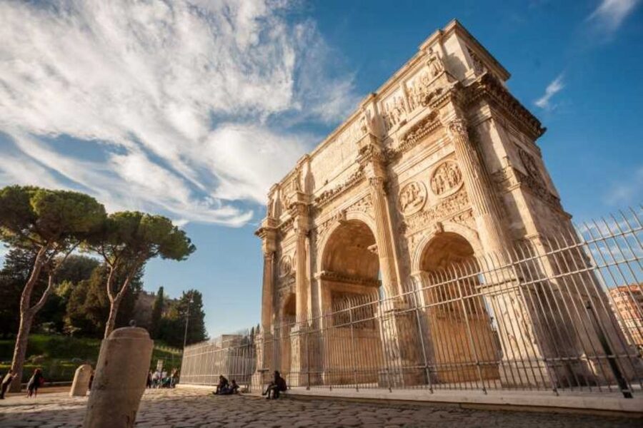 Rome: Colosseum, Palatine & Roman Forum Tour w/Entry Ticket - Meeting your guide and why headsets matter