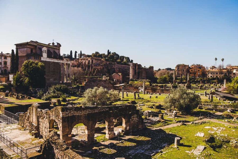 Rome: Colosseum, Roman Forum, & Palatine Hill with eBook - The Self-Guided Reality: What You Gain and What You Might Miss