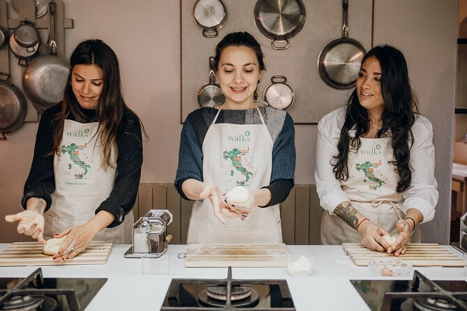 Rome Cooking Class: Make Pasta, Dine & Drink Wine With Local Chef - The 3-Hour Flow, From Piazza Meeting to Trastevere Streets