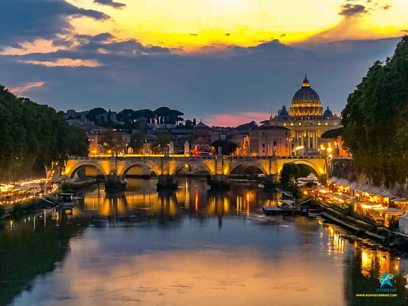Rome: E-Bike Sunset Tour with Pizza Option - Piazza Venezia and Trevi Fountain, the famous squares and the real crowd