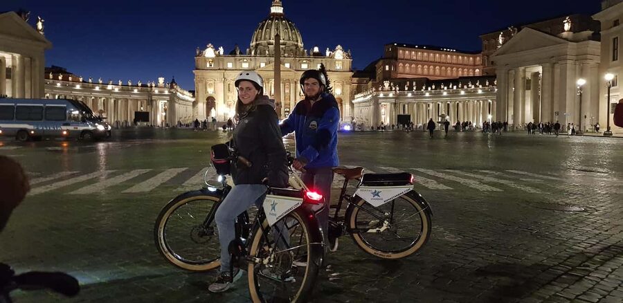 Rome: E-Bike Sunset Tour with Pizza Option - Meeting near the Colosseum, then getting comfortable fast