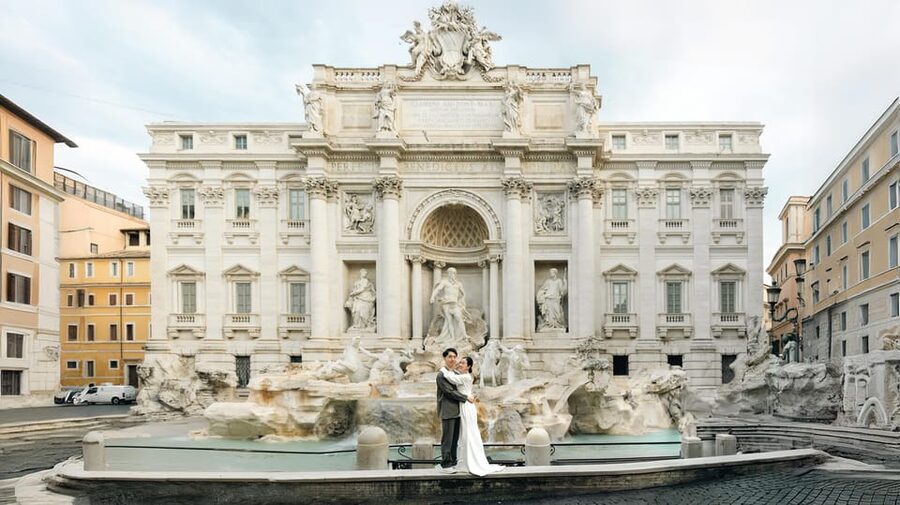 Rome: Early Morning Private Photoshoot at Iconic Landmarks - Trevi Fountain at sunrise, plus the Monday and Friday cleanup detail