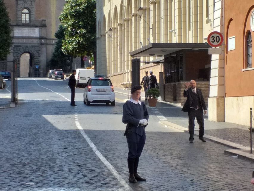 Rome: Early Morning Small-Group Vatican Tour with Pickup - The guided run through the Vatican Museums: what you actually get