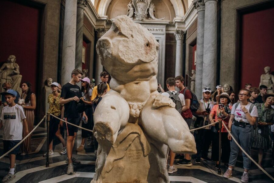 Rome: Early-Morning Vatican Museums and Sistine Chapel Tour - Meeting Point and Your First 15 Minutes
