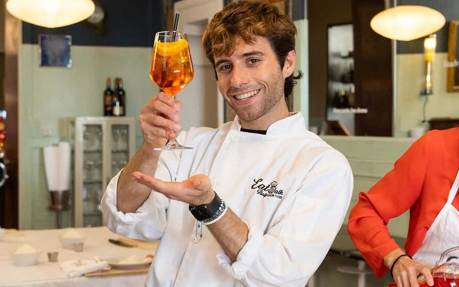 Rome: Enjoy Spritz and Pasta Making in Piazza Navona - Sauces that match the pasta: sugo al Pomodoro and basil pesto