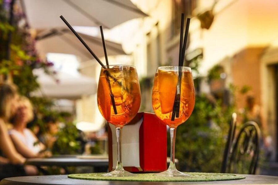 Rome: Evening Walking Tour with Cocktails and Local Guide - Key Points You’ll Care About