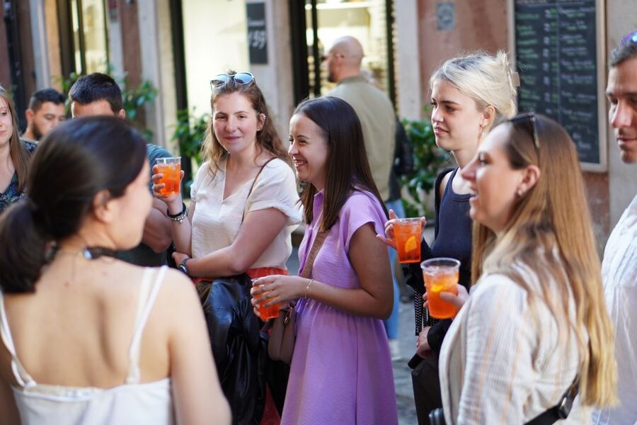 Rome: Evening Walking Tour with Cocktails and Local Guide - Via dei Coronari, Church-Side Rome, and a Limoncello Break