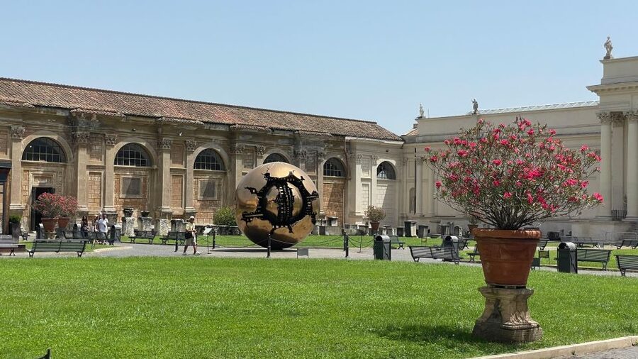 Rome: Excursion to the Vatican Museums - A smart, guided route through the Vatican Museums and beyond