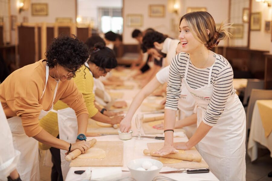 Rome: Fettuccine Pasta Cooking Class in Rome's City Center - Making Fettuccine With an English Chef (What You Learn and Why It Sticks)